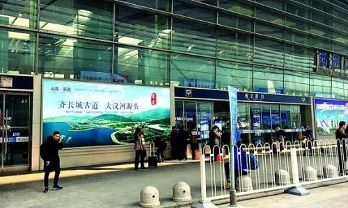 為提升城市形象，萊蕪看上了高鐵站廣告
