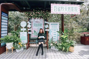 用巴士打造花園式移動天然影院，這波操作你見過么?