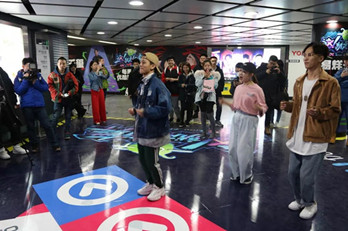 廣告還能如此炫酷!一起來(lái)地鐵跳街舞!