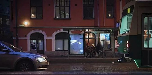 公交候車亭廣告