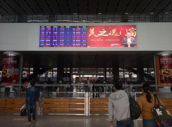 美之選門窗地毯式覆蓋高鐵、機(jī)場(chǎng)戶外廣告