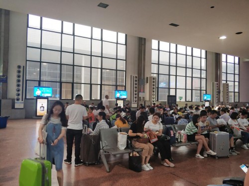 法蘭尼凈水器高鐵廣告