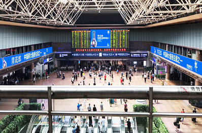 北京西站進站大廳LED屏廣告