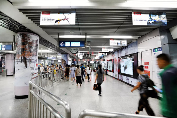 農夫山泉北京地鐵廣告 農夫山泉北京地鐵廣告