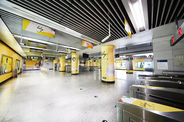 Lily商務(wù)時(shí)裝北京地鐵廣告 Lily商務(wù)時(shí)裝北京地鐵廣告