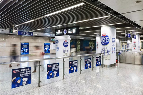 光明牛奶南京地鐵廣告 光明牛奶南京地鐵廣告
