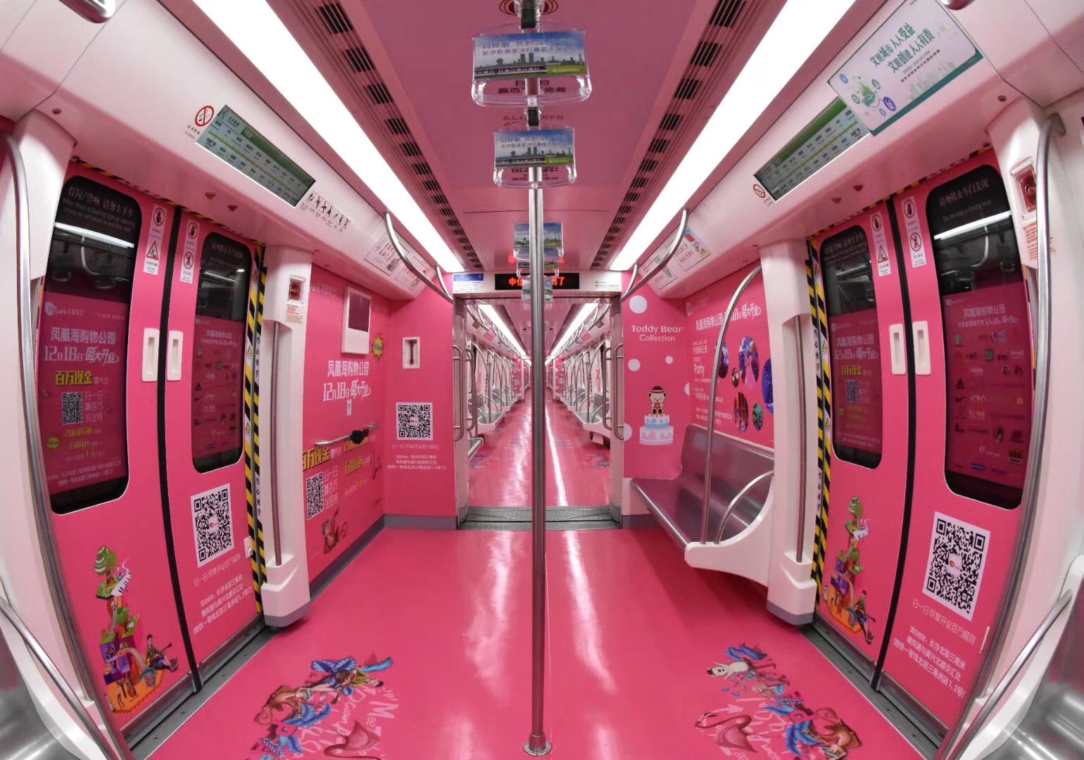 鳳凰海購物公園長(zhǎng)沙地鐵內(nèi)包車廣告