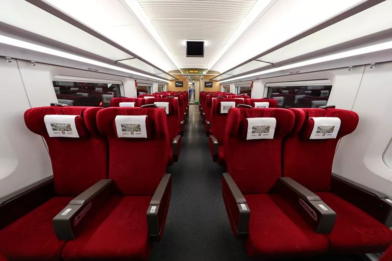 圖森整體木作高鐵廣告 圖森整體木作高鐵廣告