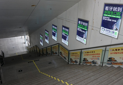A1、B1電梯通道小燈箱廣告