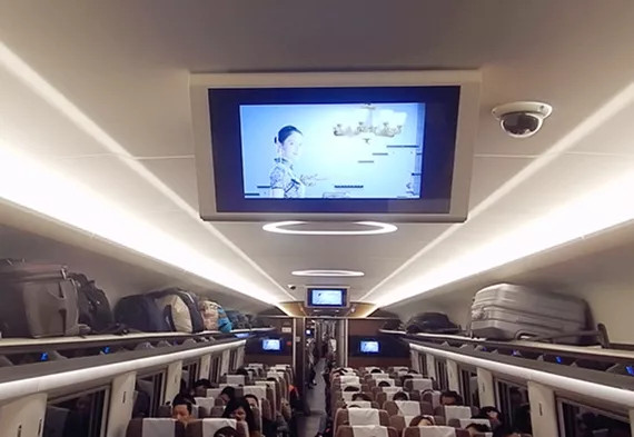 五光十色照明投放高鐵電視廣告，締造溫暖有愛的生活