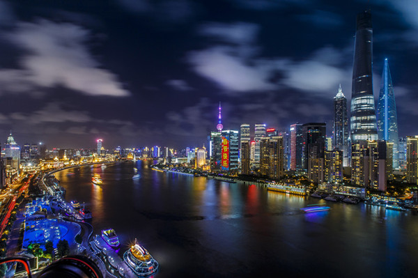 春節(jié)上?；ㄆ齑髲B廣告