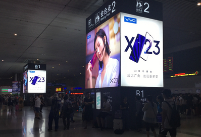 B1到達(dá)層大廳會合方柱燈箱廣告