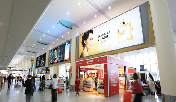 ?？诿捞m機場燈箱廣告