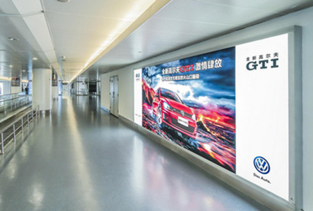 廣州白云機(jī)場(chǎng)國際到達(dá)區(qū)燈箱廣告