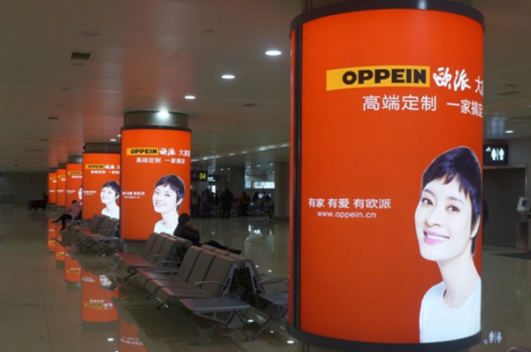 貴陽機場國內(nèi)到達(dá)行李廳包柱燈箱廣告