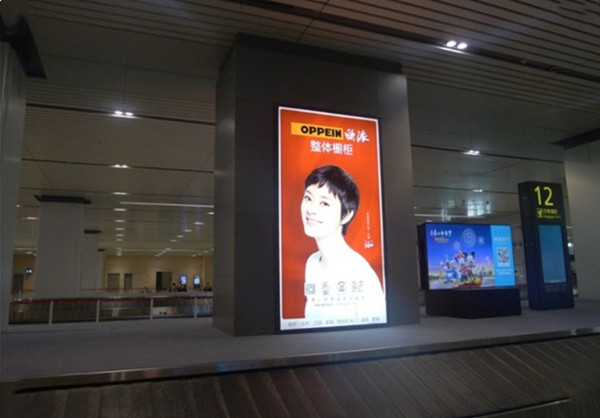 天津?yàn)I海機(jī)場(chǎng)到達(dá)區(qū)廣告