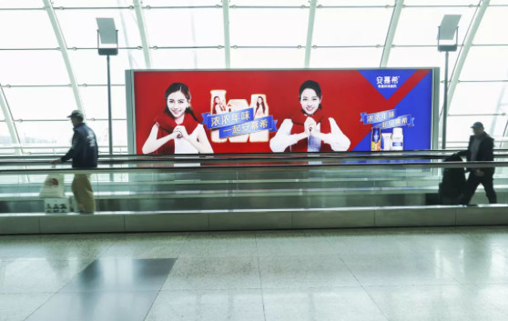 伊利機場廣告投放案例