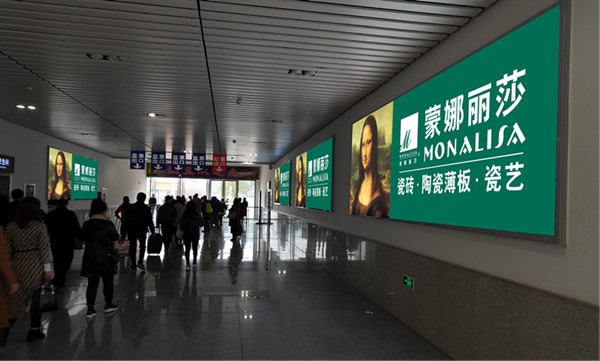 凱里南高鐵站燈箱廣告