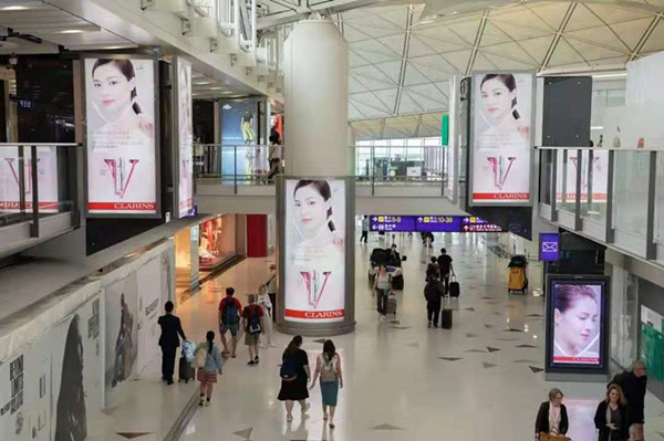 法國嬌韻詩化妝品品牌機場廣告投放案例