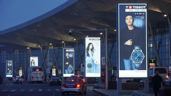 機(jī)場圖騰燈箱廣告