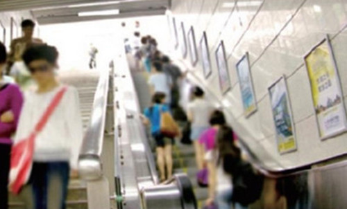 濟(jì)南地鐵梯牌廣告價格
