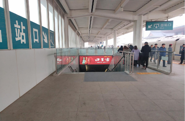 開(kāi)封北高鐵站燈箱廣告