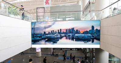 青島機(jī)場(chǎng)國(guó)際出發(fā)區(qū)燈箱廣告