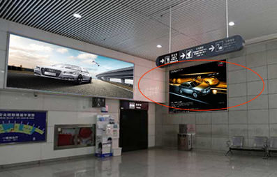 青島機(jī)場國際到達(dá)燈箱廣告