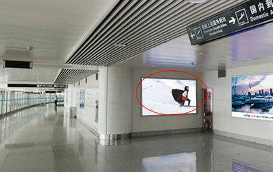 青島機(jī)場國際到達(dá)燈箱廣告