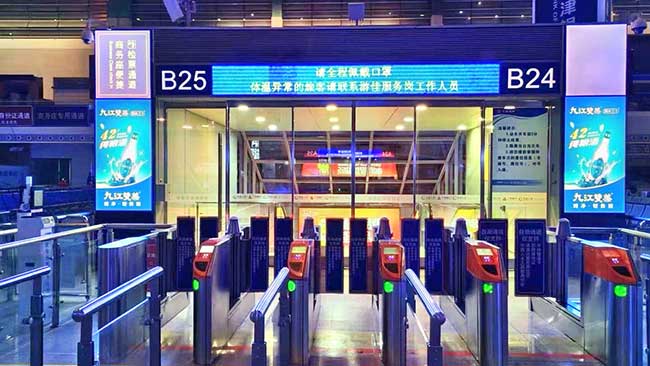 成都高鐵站廣告中檢票口LED刷屏機(jī)媒體怎么樣？