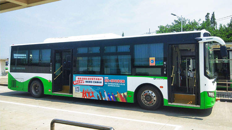 交慧藝術高中上海公交車廣告2