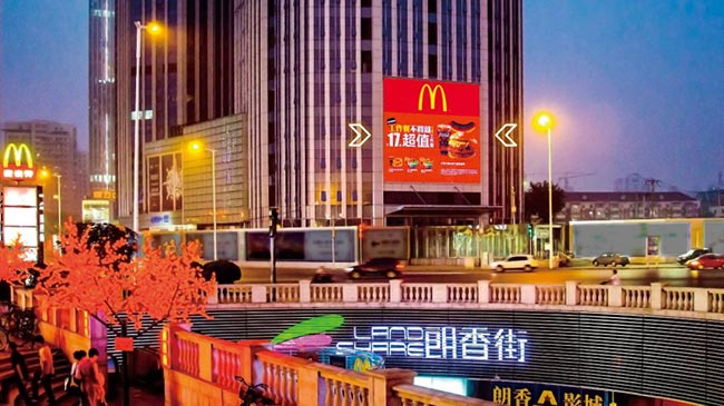 天津小白樓凱德國(guó)貿(mào)戶外LED廣告有哪些價(jià)值點(diǎn)？