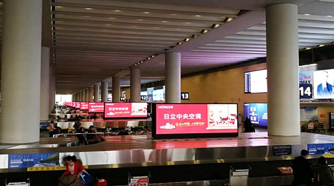 B1層到達行李提取廳轉盤上方LED廣告