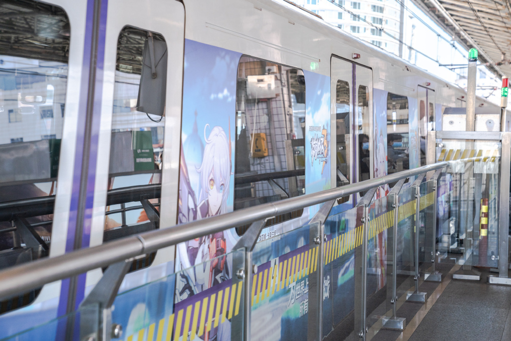《崩壞3》主題地鐵「琪亞娜時光專列」亮相上海、深圳、成都地鐵列車廣告！