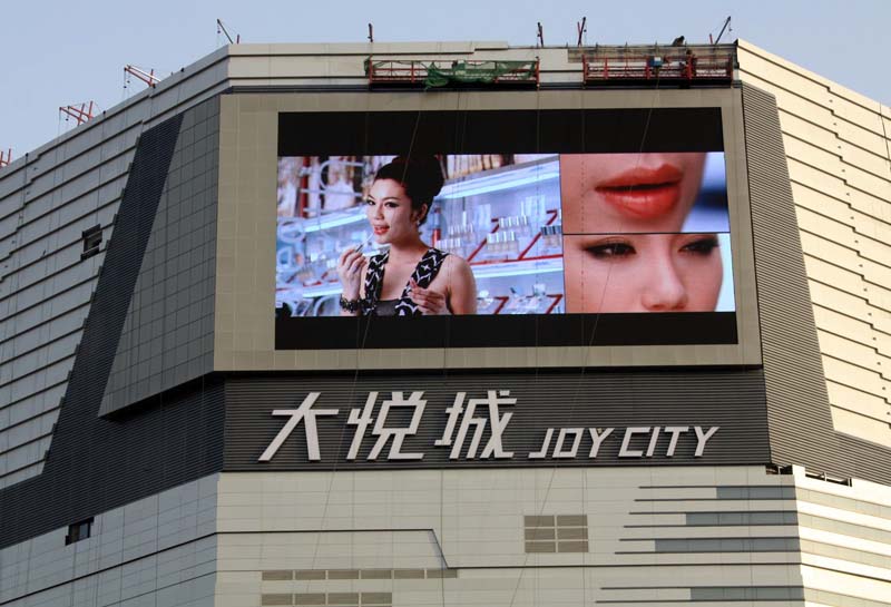 “戶外LED廣告：強(qiáng)大的視覺吸引力與實(shí)時(shí)數(shù)據(jù)監(jiān)測”的價(jià)值探析