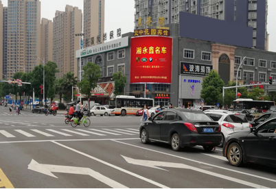 煙臺(tái)弘陽(yáng)生活廣場(chǎng)戶外LED屏廣告
