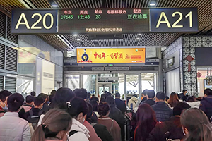 廣州南站出發(fā)檢票口26塊LED廣告價格多少錢？26個檢票口全覆蓋