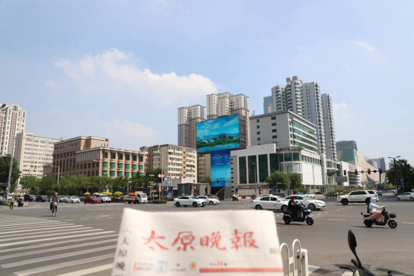太原LED廣告價(jià)格？太原親賢街長(zhǎng)治路龍柱LED立柱廣告地標(biāo)金融案例