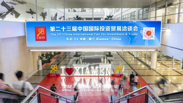 廈門機(jī)場最熱門廣告位？廈門機(jī)場到達(dá)迎賓廣告巨屏LED廣告牌價格