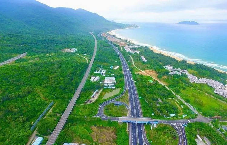 海南?？诟咚贅蝮w廣告價(jià)格？海南東線高速跨線橋大牌廣告位置優(yōu)勢(shì)