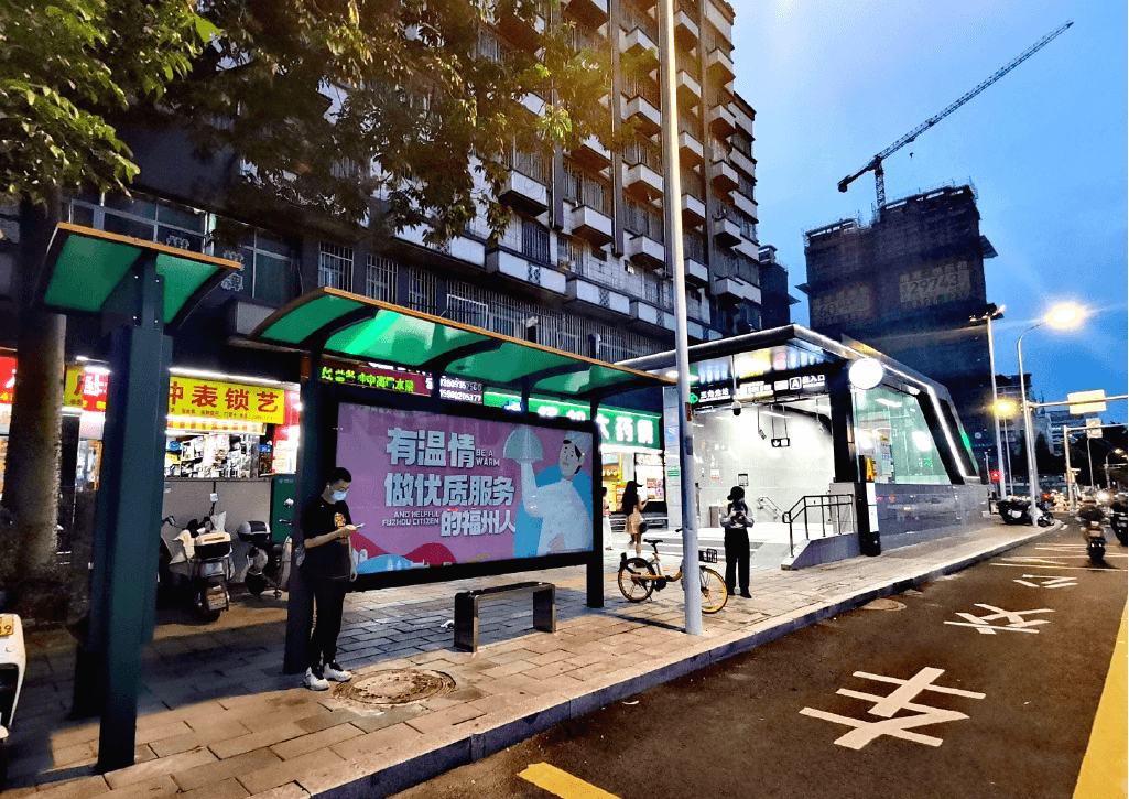 福州候車亭站臺廣告價格多少錢？福州公交車站站亭廣告位置優(yōu)勢