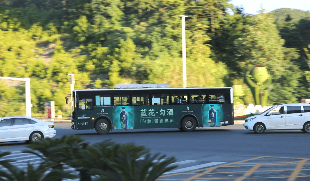 都勻公交車廣告價(jià)格收費(fèi)多少錢？都勻公交車身廣告線路案例圖