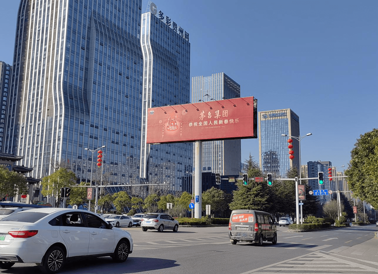 貴陽市區(qū)戶外高桿立柱大牌廣告價格？貴陽戶外大牌T牌廣告