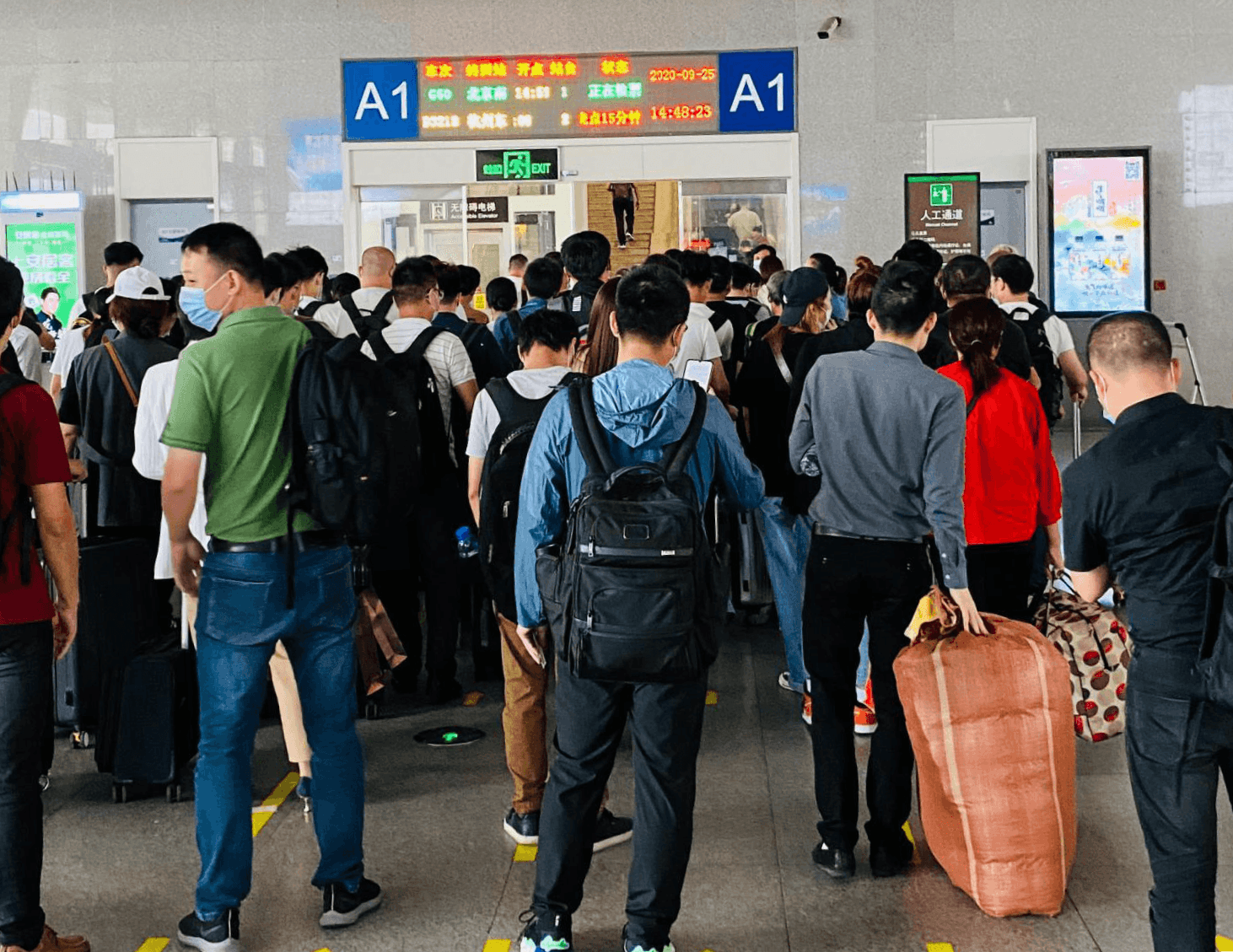 余姚北站廣告價格收費多少錢？余姚北高鐵站春運候車熱門廣告牌
