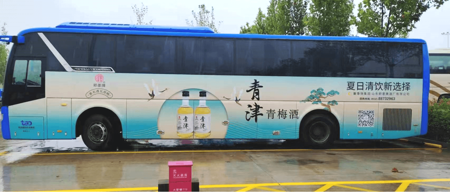 青島機(jī)場廣告價格收費多少錢？青島膠東機(jī)場大巴車身廣告機(jī)場快線