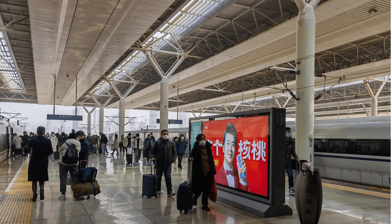 南昌西站廣告價(jià)格收費(fèi)多少錢？南昌西高鐵站春運(yùn)候車熱門廣告牌