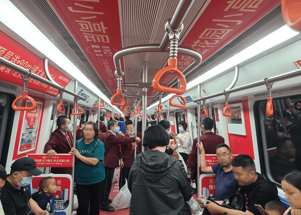 烏魯木齊地鐵列車廣告價(jià)格收費(fèi)？烏魯木齊地鐵內(nèi)包車廣告案例圖