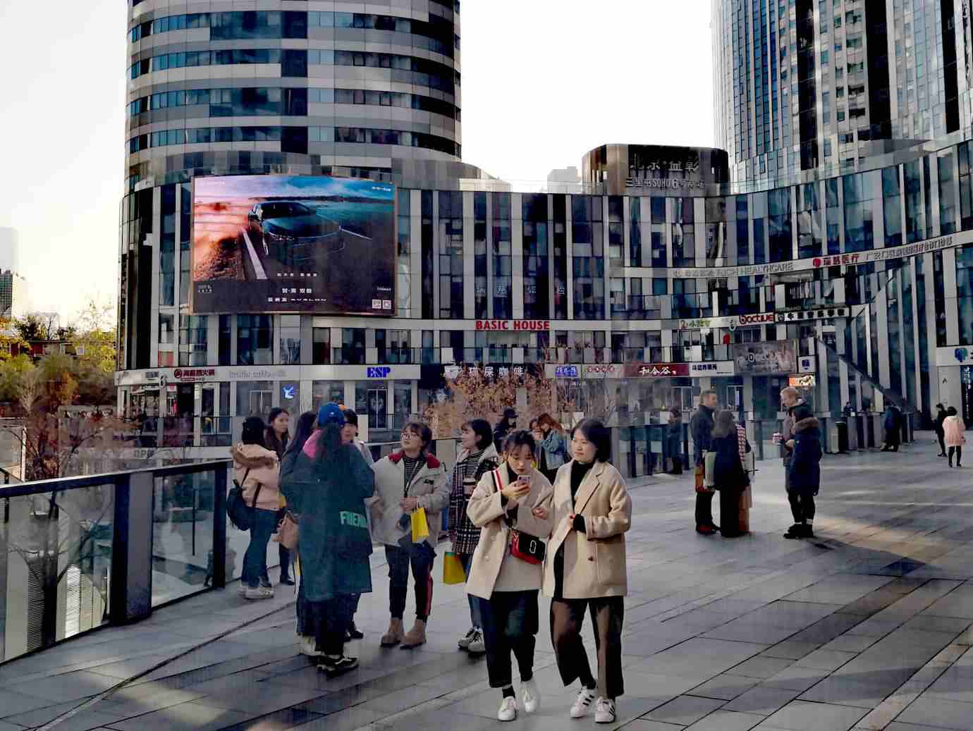 北京三里屯LED大屏廣告價格收費，北京三里屯SOHO商圈戶外大屏廣告