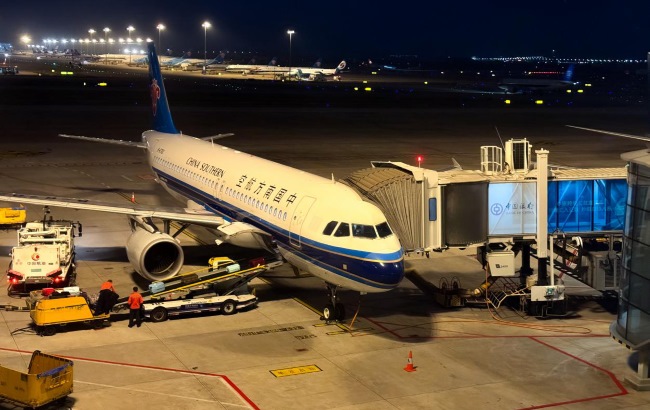 廣州白云機場廣告價格收費，廣州機場廊橋停機坪戶外大牌廣告