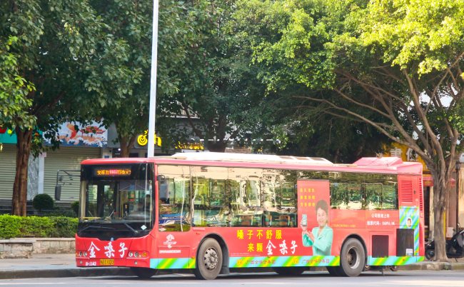 南寧公交車廣告廣告案例線路推薦，南寧公交車身廣告價格收費